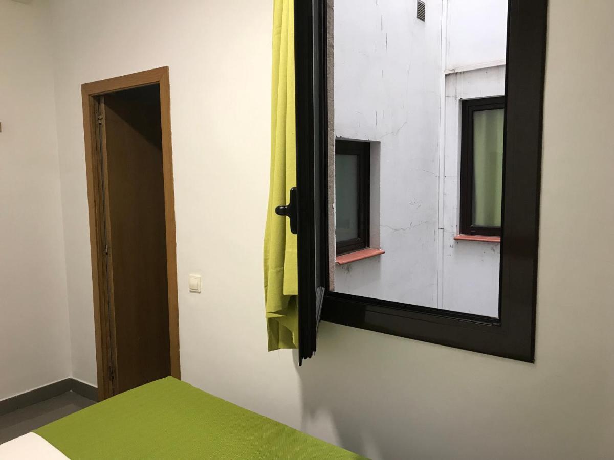 Hostal La Terrassa Barcelona Bagian luar foto