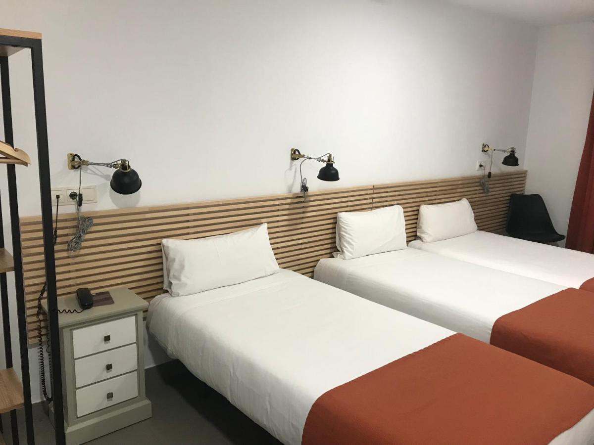 Hostal La Terrassa Barcelona Bagian luar foto