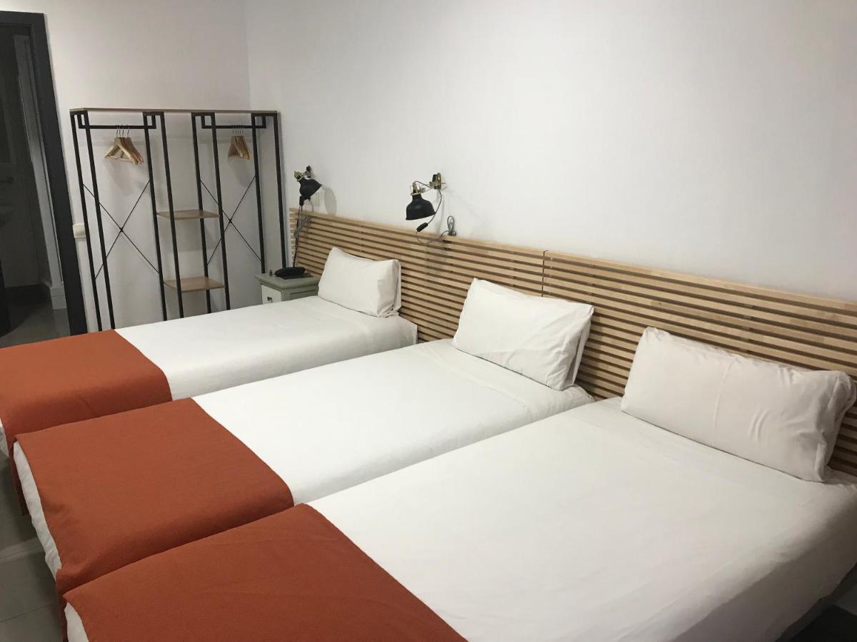 Hostal La Terrassa Barcelona Bagian luar foto