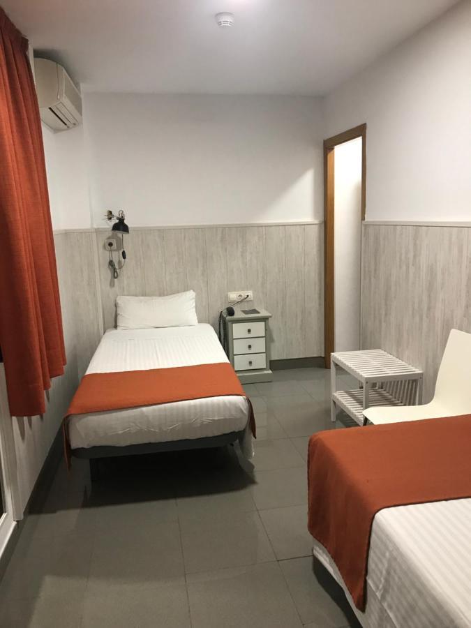 Hostal La Terrassa Barcelona Bagian luar foto