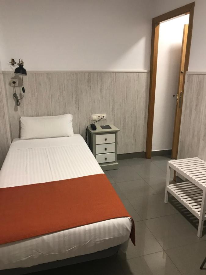 Hostal La Terrassa Barcelona Bagian luar foto