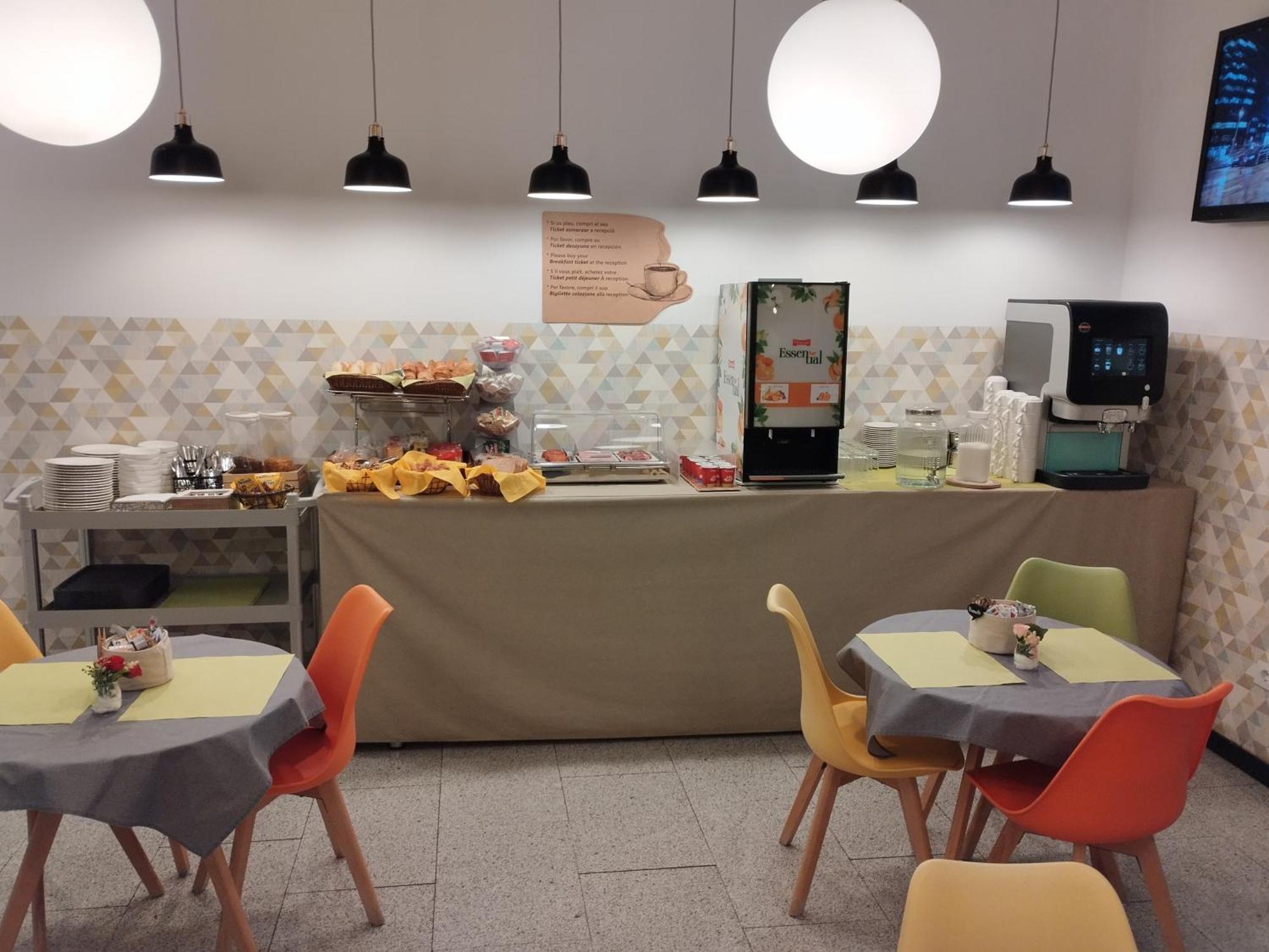 Hostal La Terrassa Barcelona Bagian luar foto