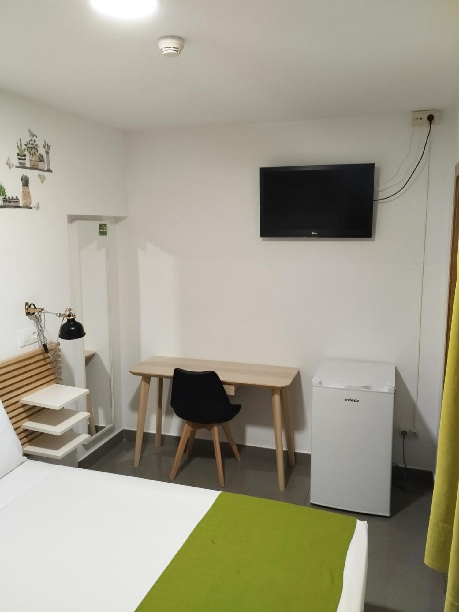 Hostal La Terrassa Barcelona Bagian luar foto