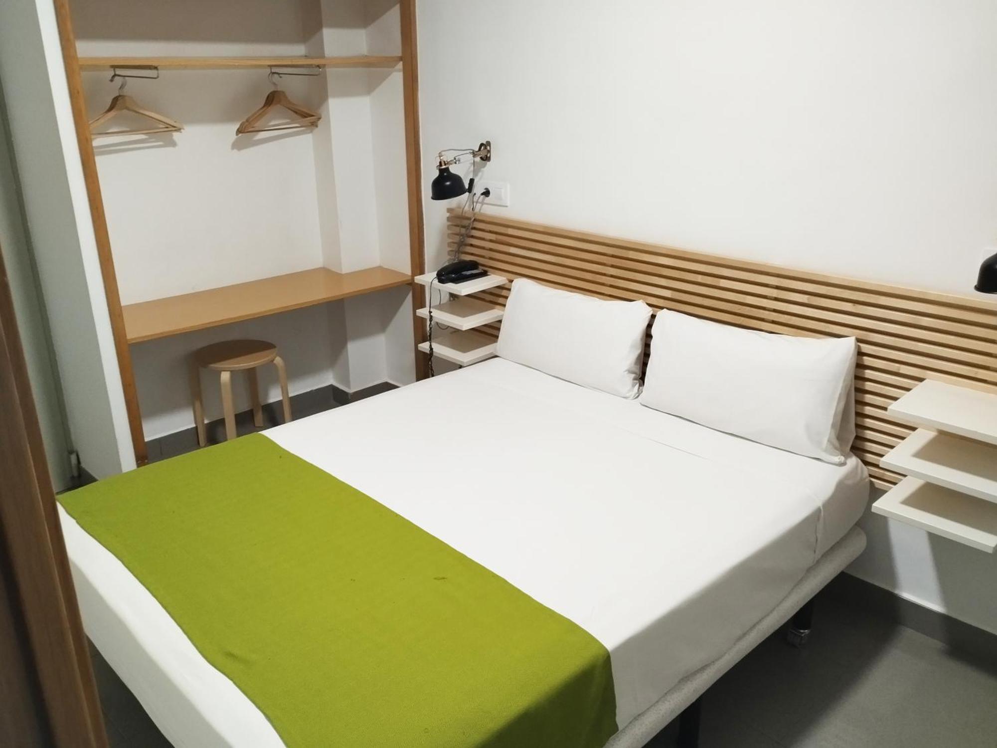 Hostal La Terrassa Barcelona Bagian luar foto