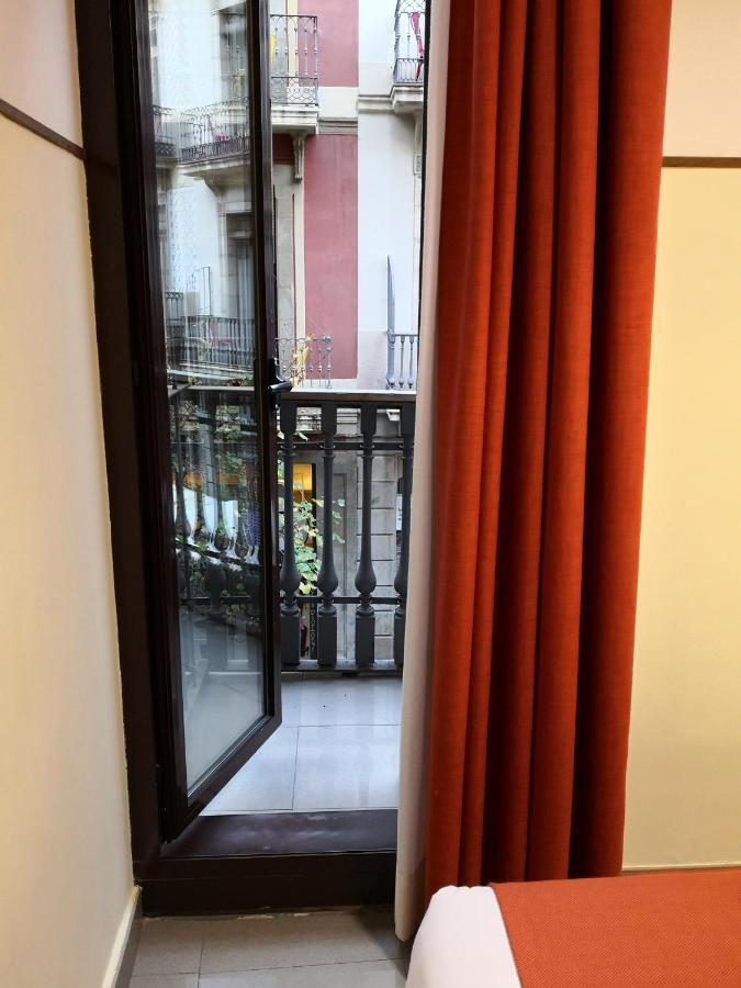 Hostal La Terrassa Barcelona Bagian luar foto